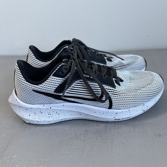 Nike Womens Size 7.5 Air Zoom Pegasus 40 Black White Running Shoes Sneakers - Picture 6 of 15